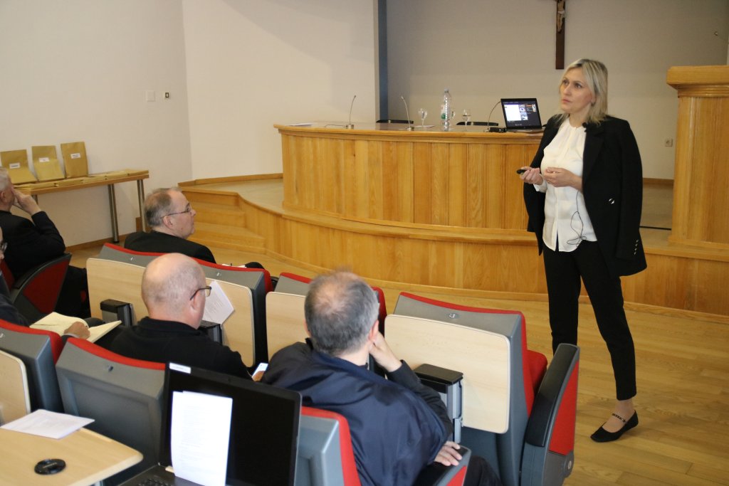 Održan susret svećenika Varaždinske biskupije o temi komunikacije u obiteljskoj krizi i prepoznavanju manipulacije u odnosima